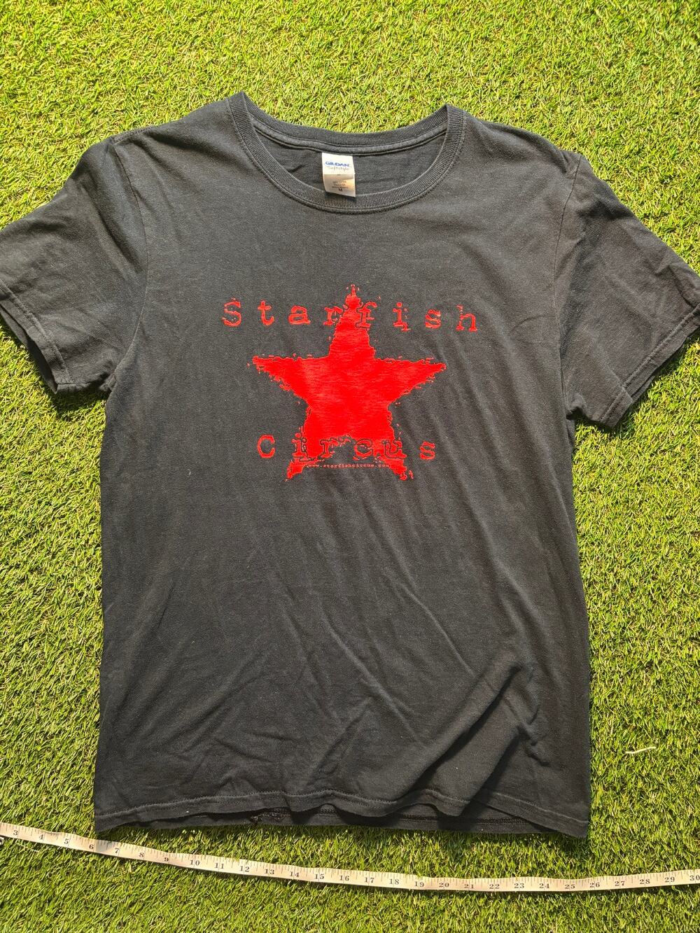 Starfish Circus Red Star Graphic T-Shirt Black Size M